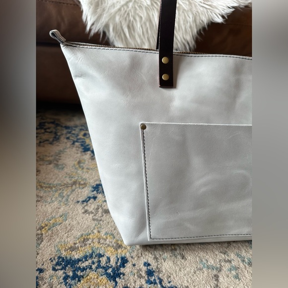 NEW 🦄 Portland Leather Beluga Large Zip Tote 🦄 - Picture 3 of 16